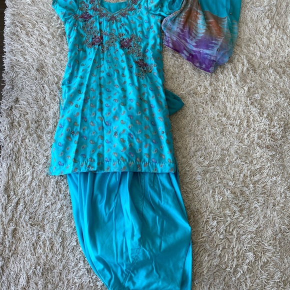 Blue paisley design patiala style salwar suit - Picture 5 of 9